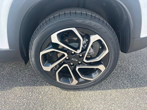 Used 2025 Chevrolet Trax RS FWD image 14