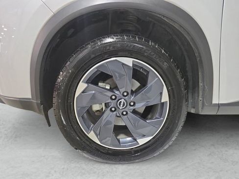 Used 2024 Nissan Rogue SV FWD image 23