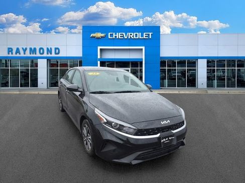 Used 2023 Kia Forte LXS FWD image 9