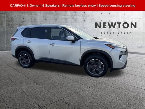 Used 2025 Nissan Rogue SV FWD image 1