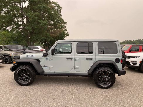 Used 2023 Jeep Wrangler Unlimited w/ Sun & Screen Package AWD/4WD image 9