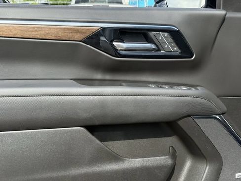 Used 2025 Chevrolet Tahoe High Country AWD/4WD image 27