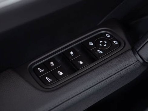 Certified 2026 Porsche Cayenne Coupe AWD/4WD image 24