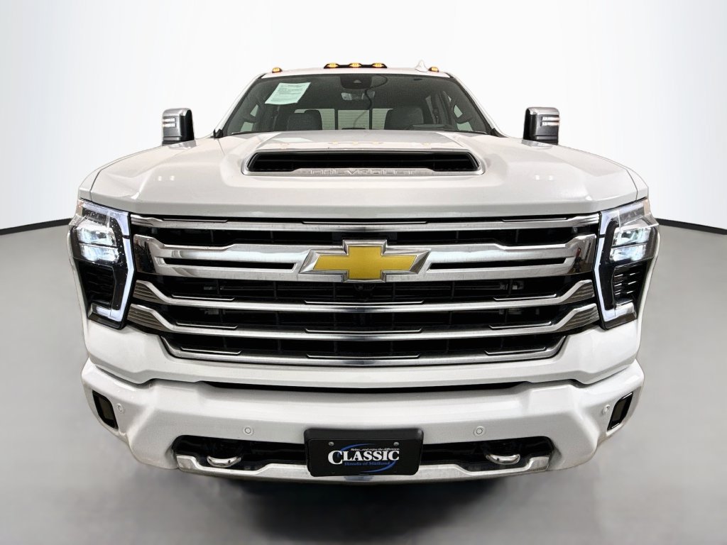 Used 2024 Chevrolet Silverado 2500 High Country w/ Technology Package AWD/4WD image 2