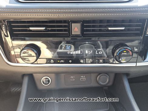 Used 2022 Nissan Rogue SV w/ SV Premium Package FWD image 10