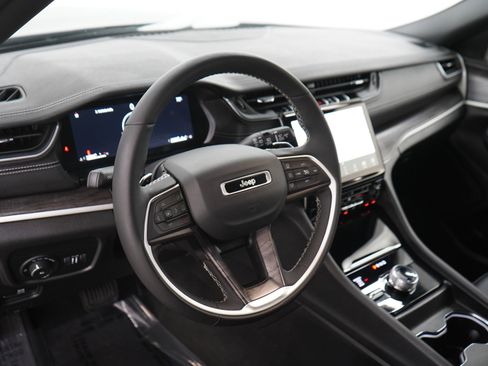 Used 2024 Jeep Grand Cherokee L Limited w/ Black Appearance Package AWD/4WD image 23
