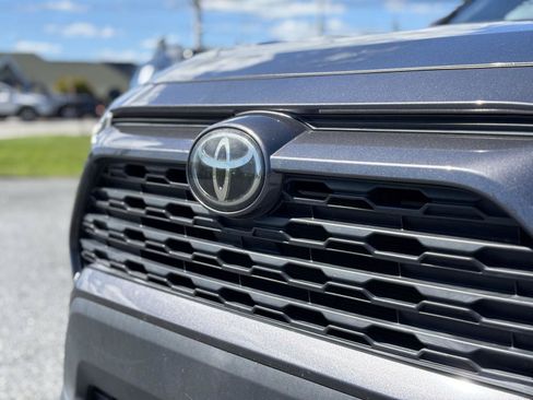 Used 2020 Toyota RAV4 XLE Premium FWD image 4