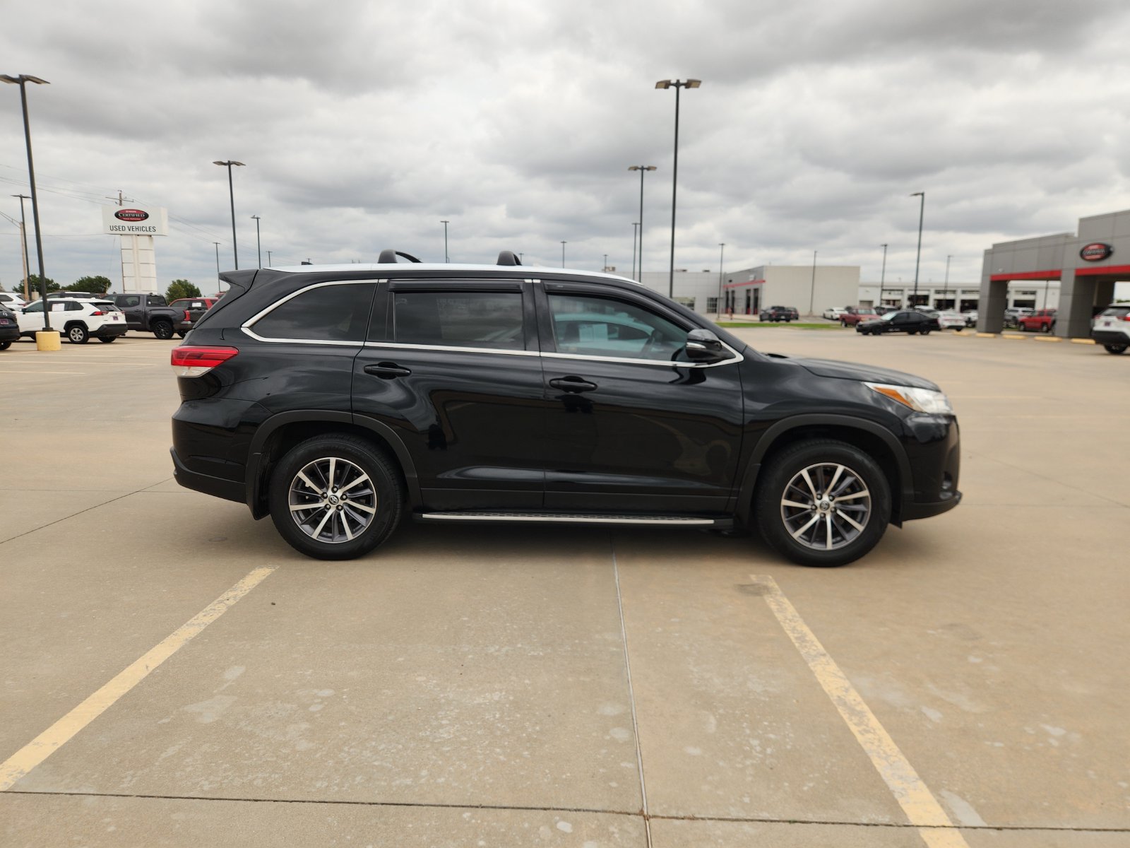 Used 2019 Toyota Highlander XLE AWD/4WD image 7