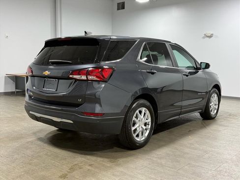 Used 2022 Chevrolet Equinox LT w/ Driver Convenience Package image 4