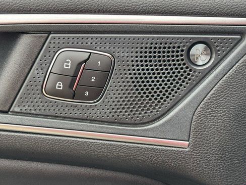 Used 2024 Ford Edge Titanium image 10