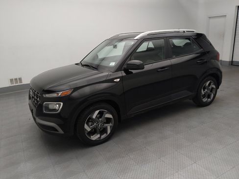 Used 2022 Hyundai Venue SEL FWD image 2