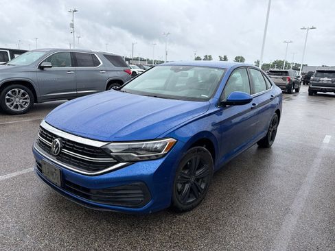 Used 2024 Volkswagen Jetta SE w/ Black Wheel Package FWD image 1