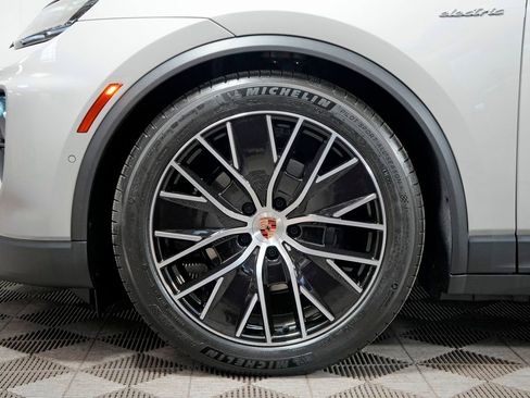 New 2026 Porsche Macan 4 Electric image 39