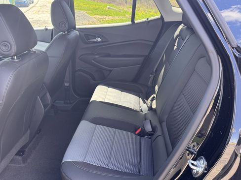 Used 2025 Chevrolet Trax LT image 21