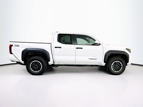 Used 2025 Toyota Tacoma TRD Off-Road image 10