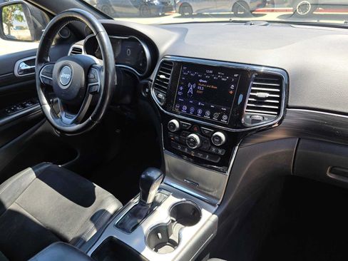 Used 2020 Jeep Grand Cherokee Altitude RWD image 10