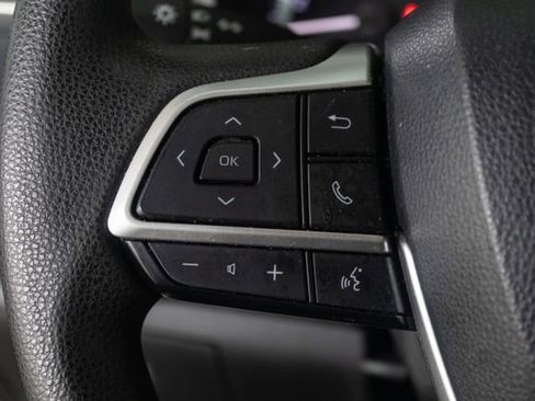 Used 2023 Toyota Highlander L image 12