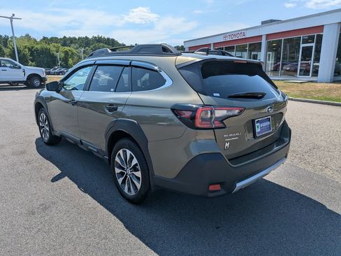 Used 2025 Subaru Outback Limited AWD/4WD image 3