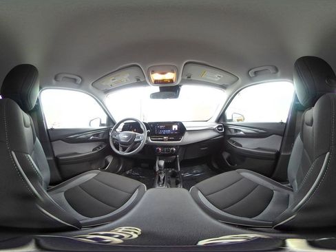 Used 2025 Chevrolet TrailBlazer LT image 38