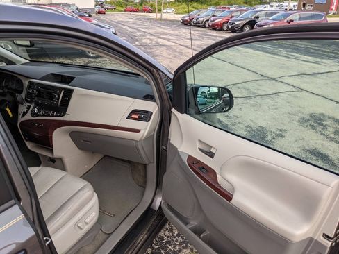 Used 2013 Toyota Sienna XLE FWD image 13