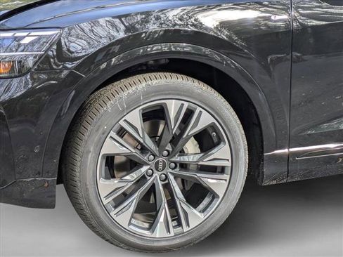New 2026 Audi Q8 Premium Plus image 10
