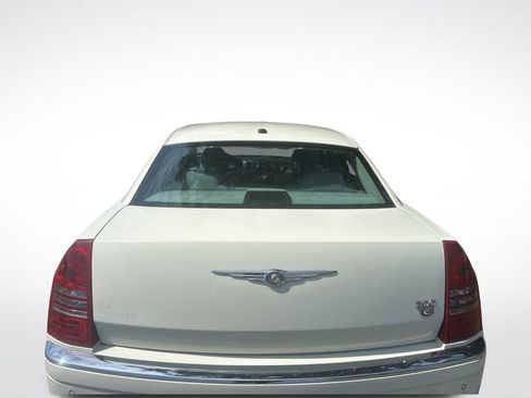 Used 2006 Chrysler 300 C w/ Navigation & Sound Group II RWD image 17