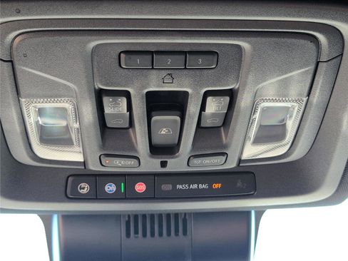 Used 2024 Chevrolet Silverado 2500 High Country w/ High Country Premium Package AWD/4WD image 18