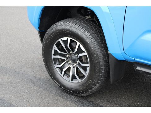 Used 2020 Toyota Tacoma TRD Sport w/ TRD Premium Sport Package image 6