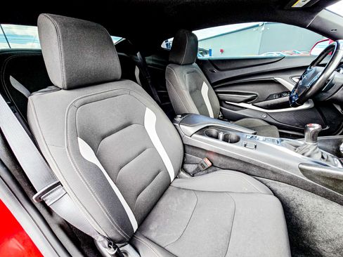 Used 2018 Chevrolet Camaro SS image 17