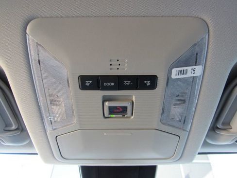 Used 2025 Toyota RAV4 XLE image 52
