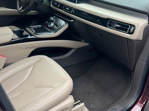 Used 2022 Lincoln Nautilus FWD w/ Premium Package image 16