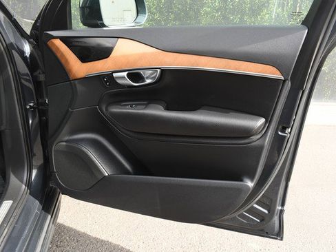 Used 2021 Volvo XC90 T5 Momentum w/ Advanced Package image 24