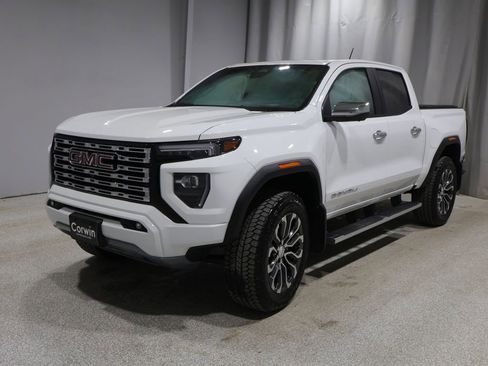 Used 2024 GMC Canyon Denali image 6