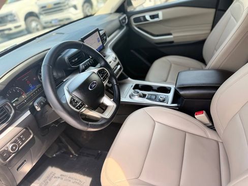 Used 2023 Ford Explorer XLT w/ Equipment Group 202A AWD/4WD image 17