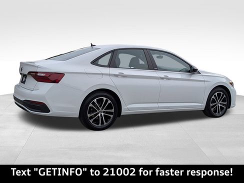 Used 2024 Volkswagen Jetta Sport image 3