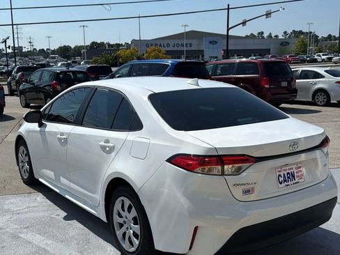 Used 2025 Toyota Corolla LE image 4