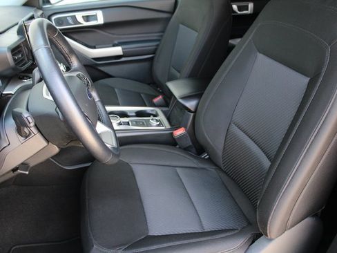 Used 2023 Ford Explorer XLT image 16