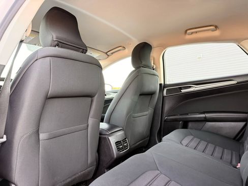 Used 2019 Ford Fusion SE FWD image 19