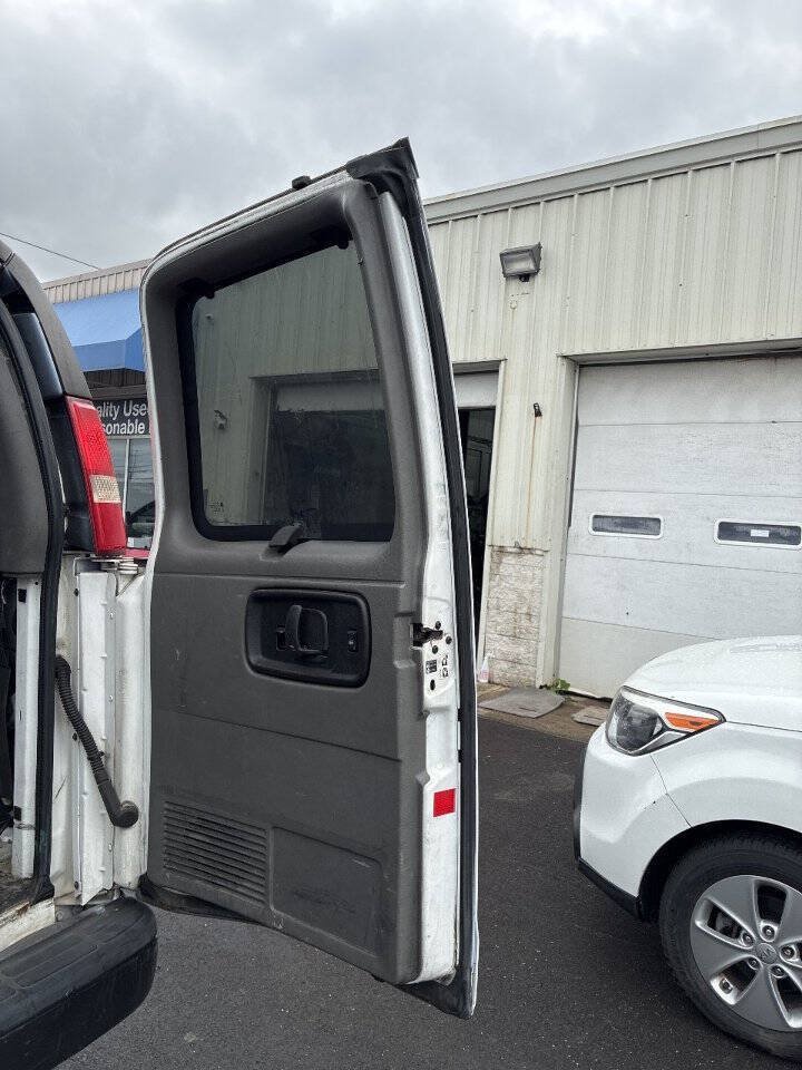 Used 2015 Chevrolet Express 2500 LS RWD image 17
