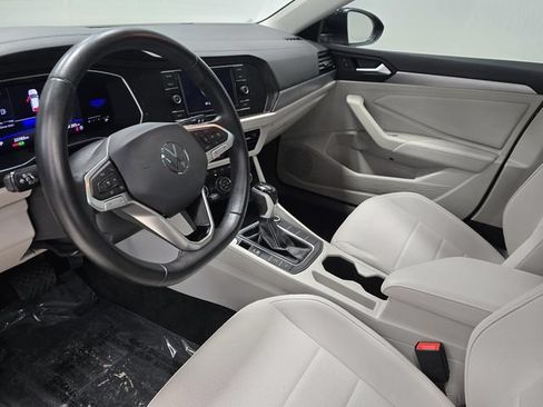 Certified 2023 Volkswagen Jetta SE w/ Panoramic Sunroof Package FWD image 28