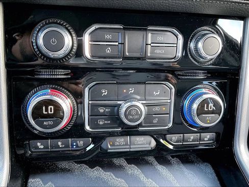 Used 2024 GMC Yukon Denali w/ Advanced Technology Package image 33