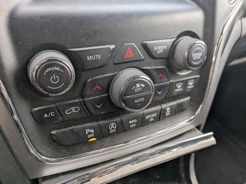 Used 2018 Jeep Grand Cherokee Laredo image 10