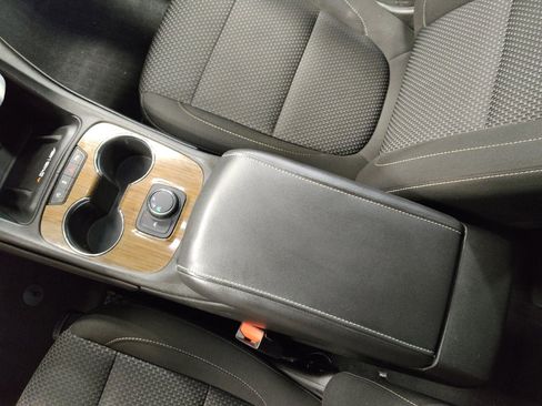 Used 2022 GMC Acadia SLE w/ LPO, Floor Liner Package FWD image 26