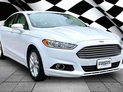 Used 2016 Ford Fusion SE w/ Equipment Group 202A FWD image 11
