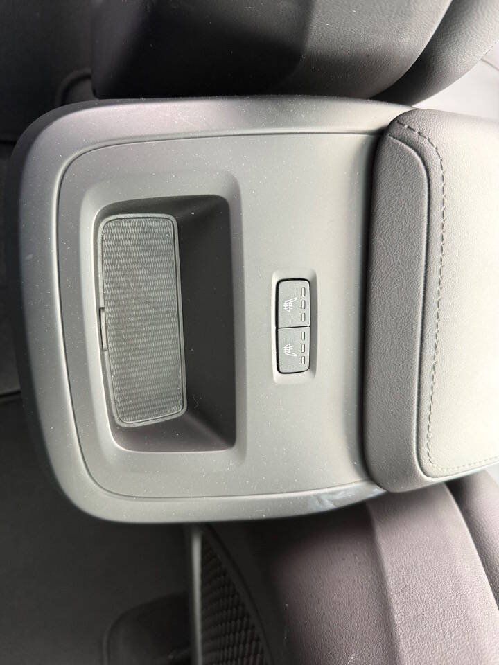Used 2025 Volvo XC60 B5 Core AWD/4WD image 14