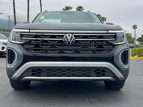 New 2025 Volkswagen Atlas Peak Edition SE image 4