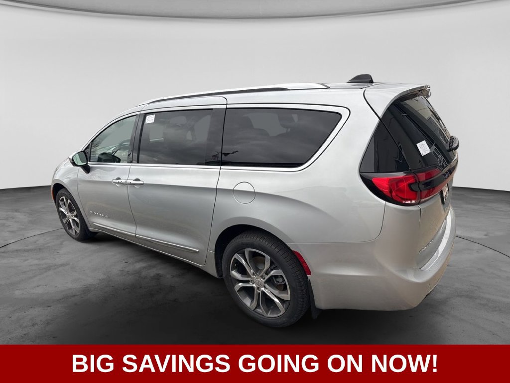 New 2026 Chrysler Pacifica Pinnacle w/ Trailer Tow Group AWD/4WD image 10