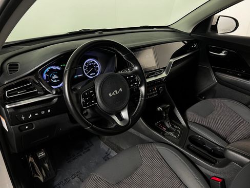 Used 2022 Kia Niro LXS FWD image 12