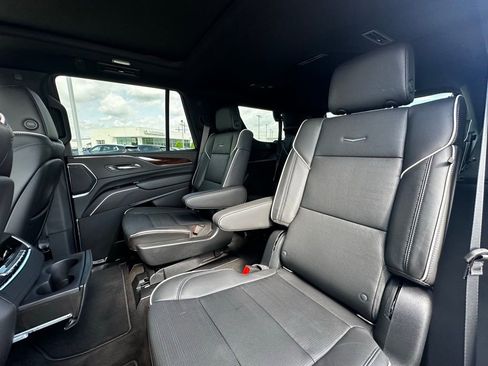 Used 2022 Cadillac Escalade Premium Luxury image 25