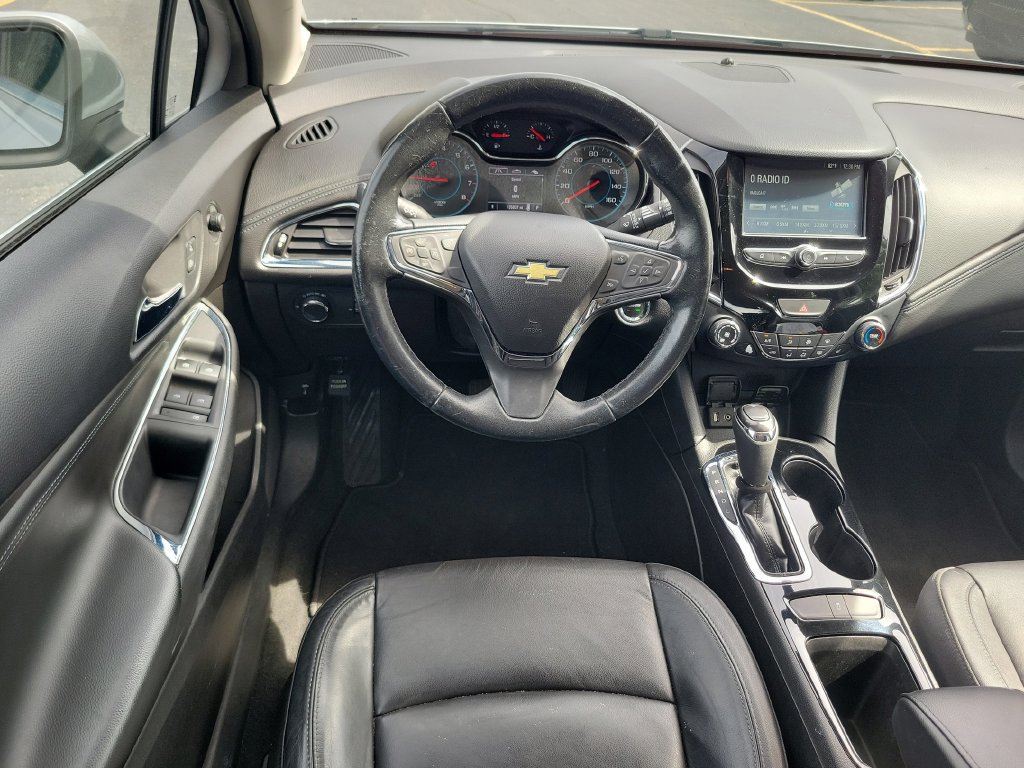 Used 2018 Chevrolet Cruze Premier FWD image 12